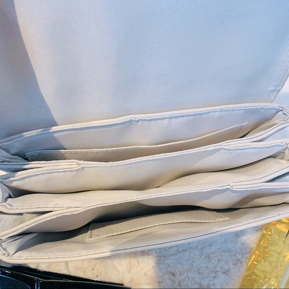 2/$15 Aldo Crossbody Bag in Cream Coloured Leather - Picture 3 of 5